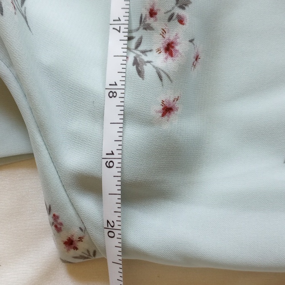 NWOT Sweet Rain Pleated Sleeveless Blouse M Light Blue Floral - Picture 5 of 5
